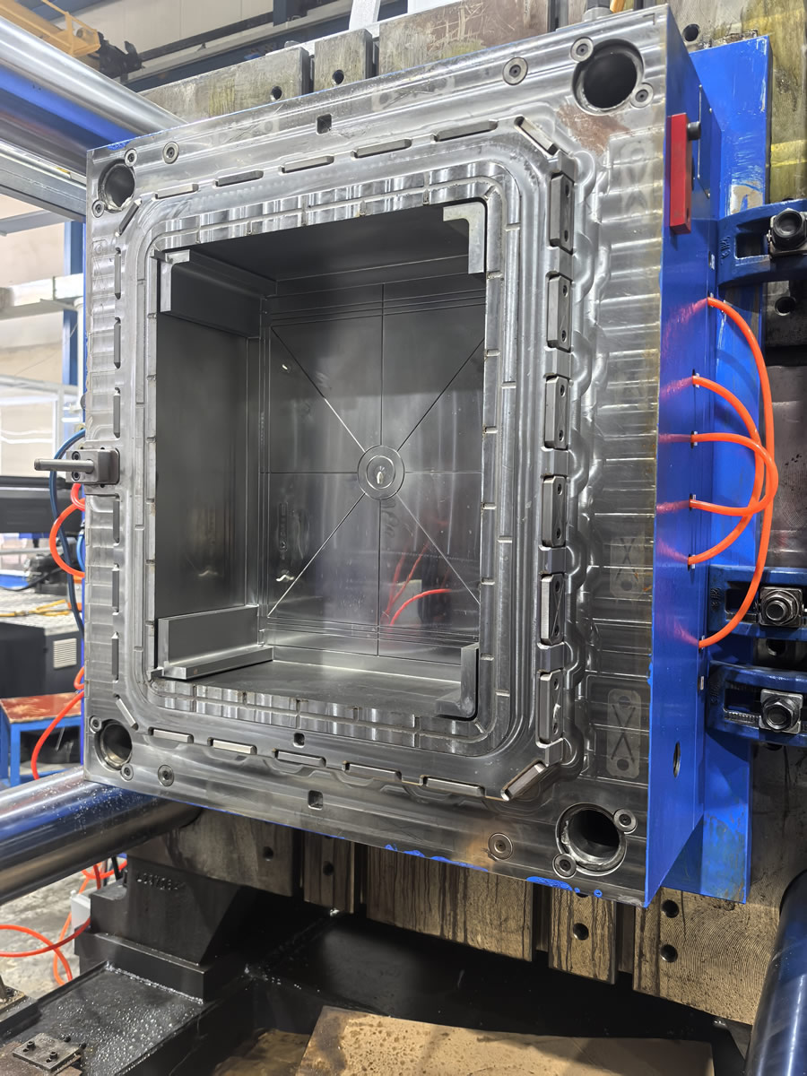 GP Mold: Injection molds for electrical junction boxes and enclosures, injection molds for switch and socket panels, custom injection molds, injection mold manufacturer